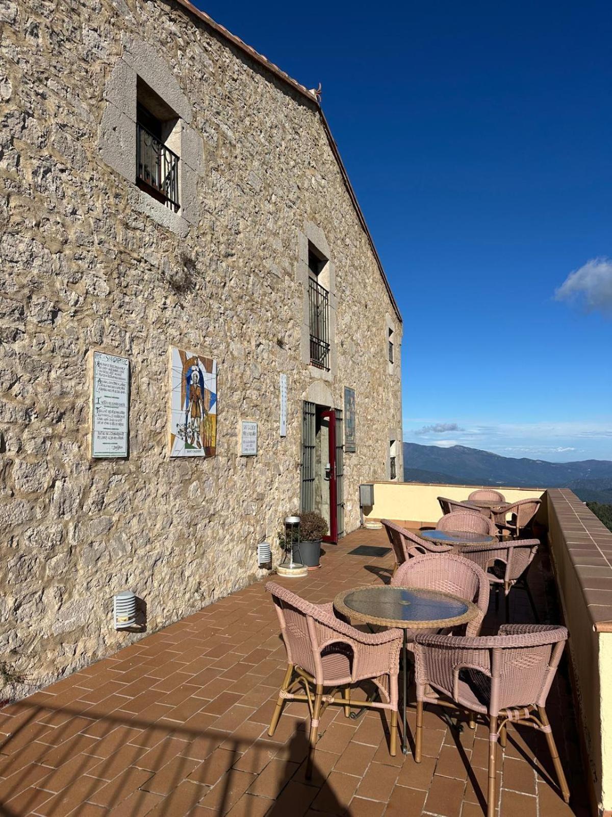 Santuari Mare De Deu Del Mont Restaurant-Hostatgeria Hotel Beuda Eksteriør billede