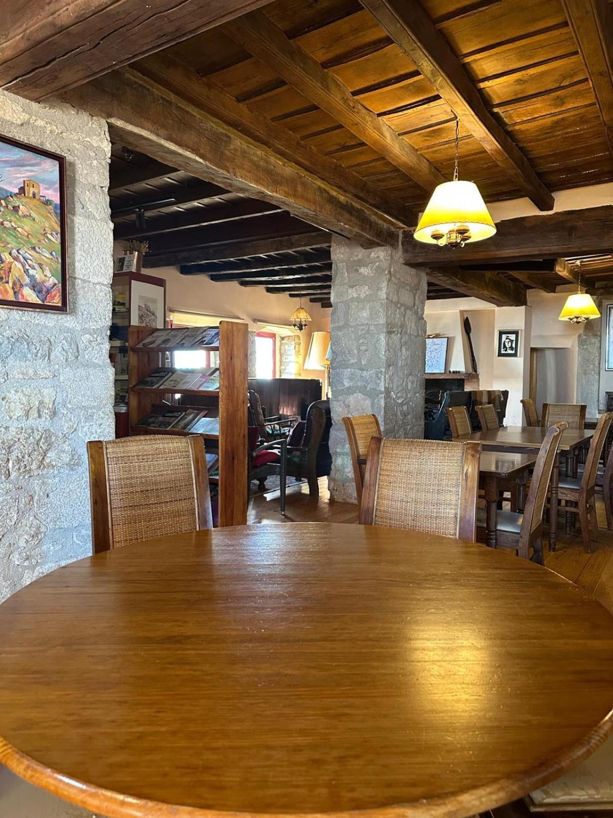 Santuari Mare De Deu Del Mont Restaurant-Hostatgeria Hotel Beuda Eksteriør billede