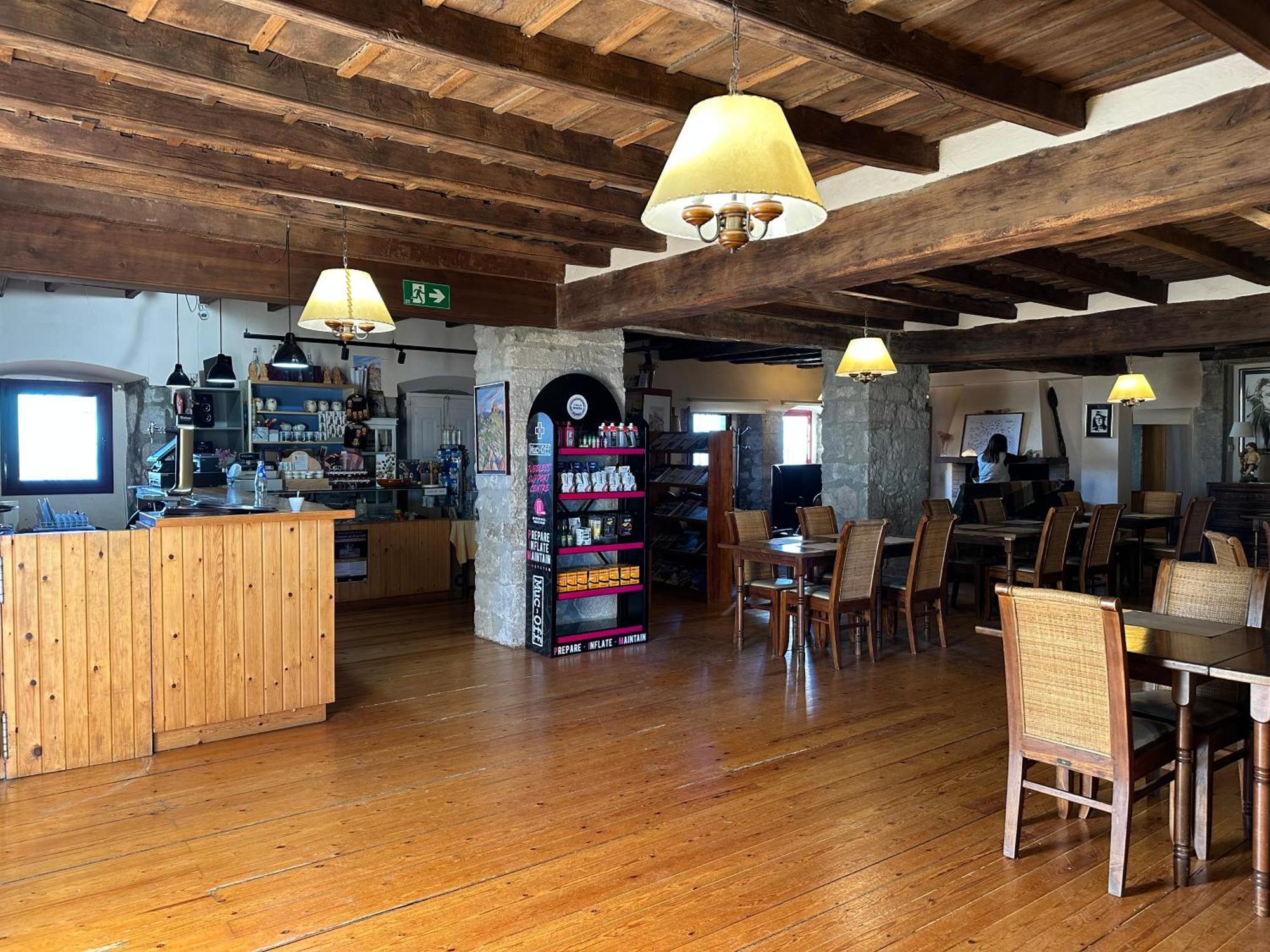 Santuari Mare De Deu Del Mont Restaurant-Hostatgeria Hotel Beuda Eksteriør billede