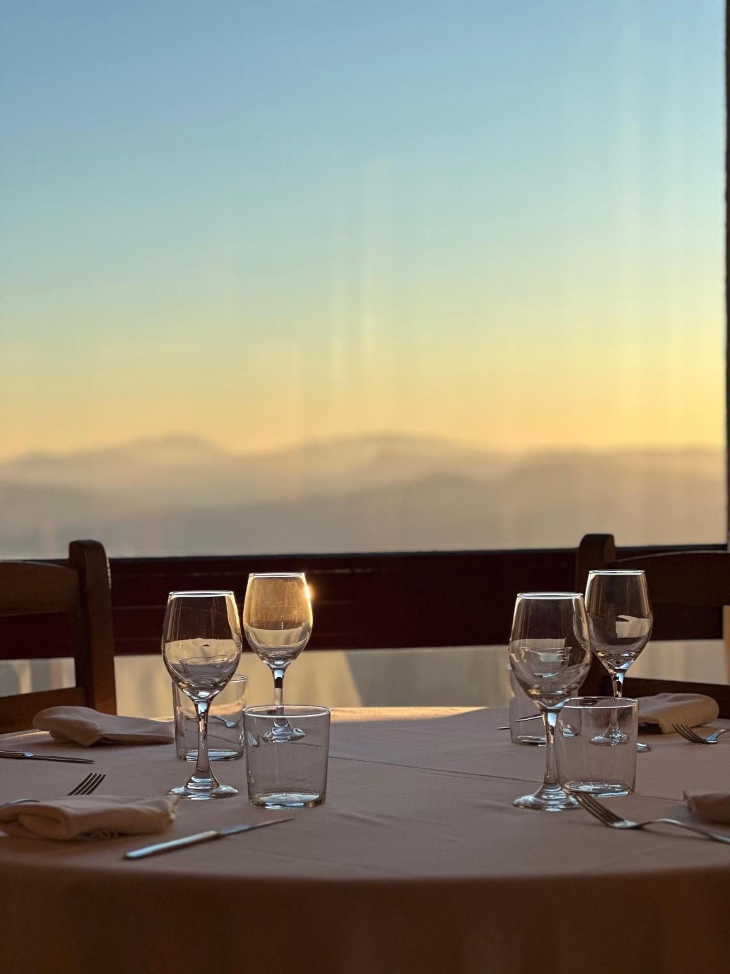 Santuari Mare De Deu Del Mont Restaurant-Hostatgeria Hotel Beuda Eksteriør billede