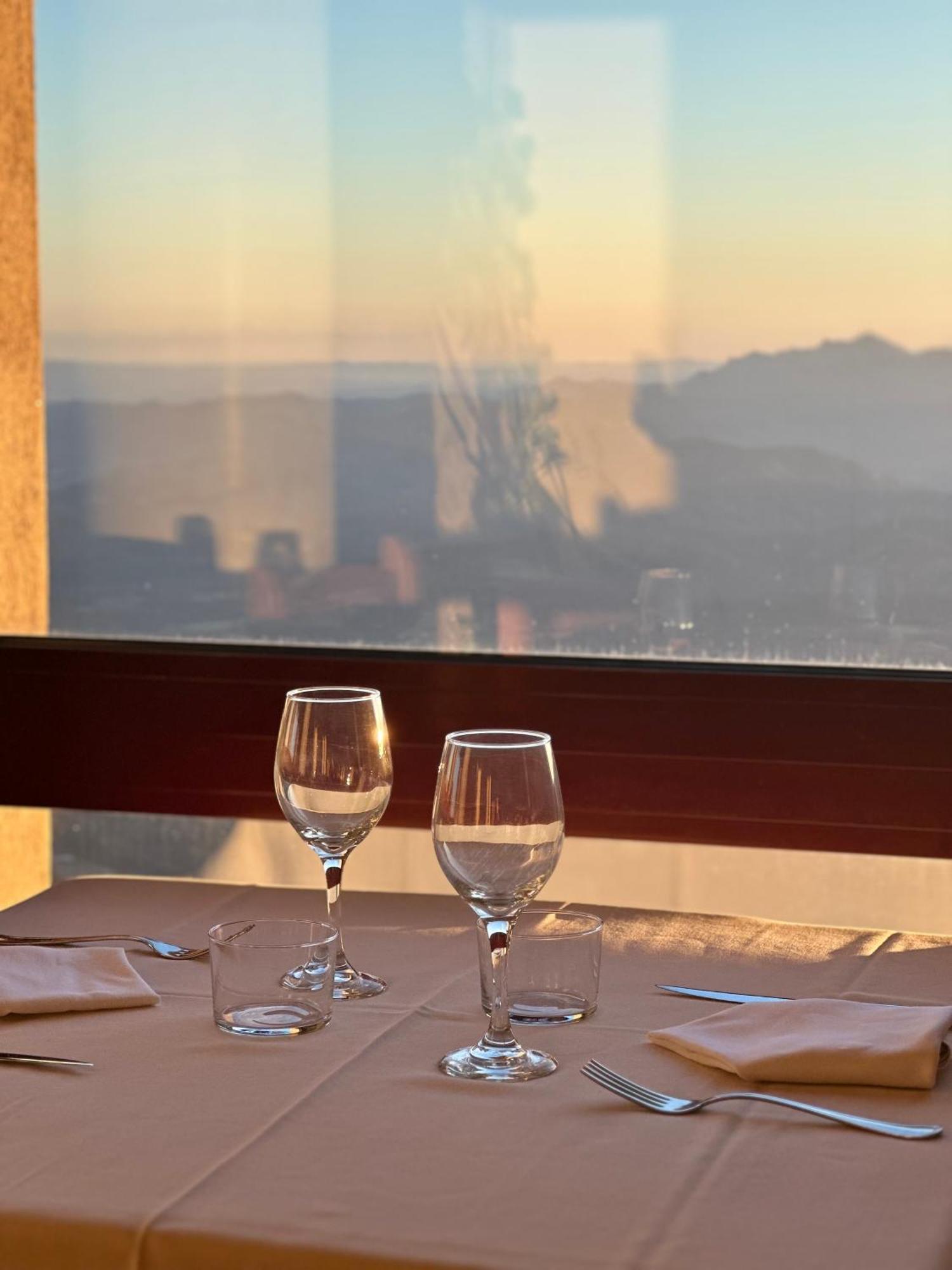 Santuari Mare De Deu Del Mont Restaurant-Hostatgeria Hotel Beuda Eksteriør billede