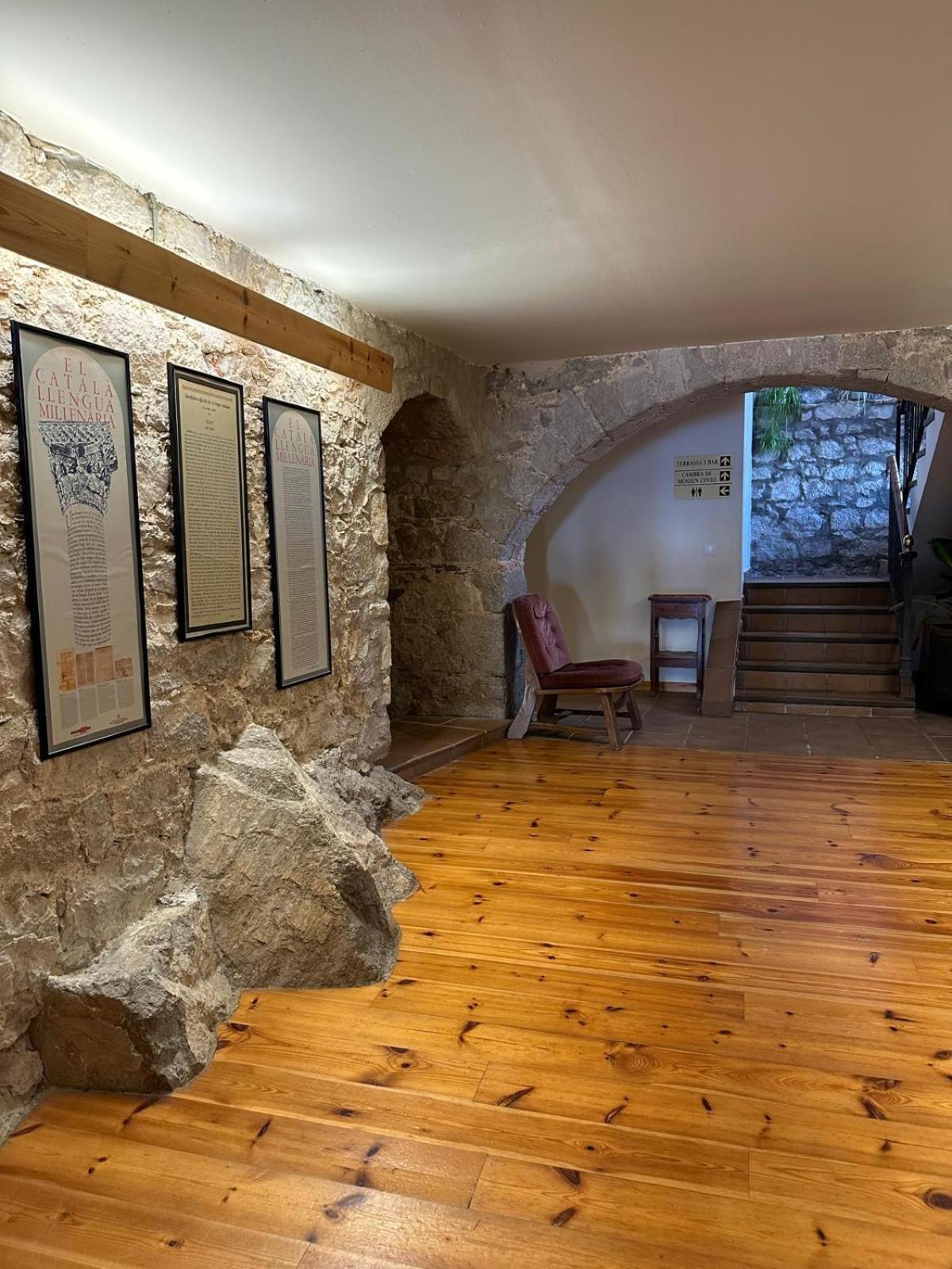 Santuari Mare De Deu Del Mont Restaurant-Hostatgeria Hotel Beuda Eksteriør billede