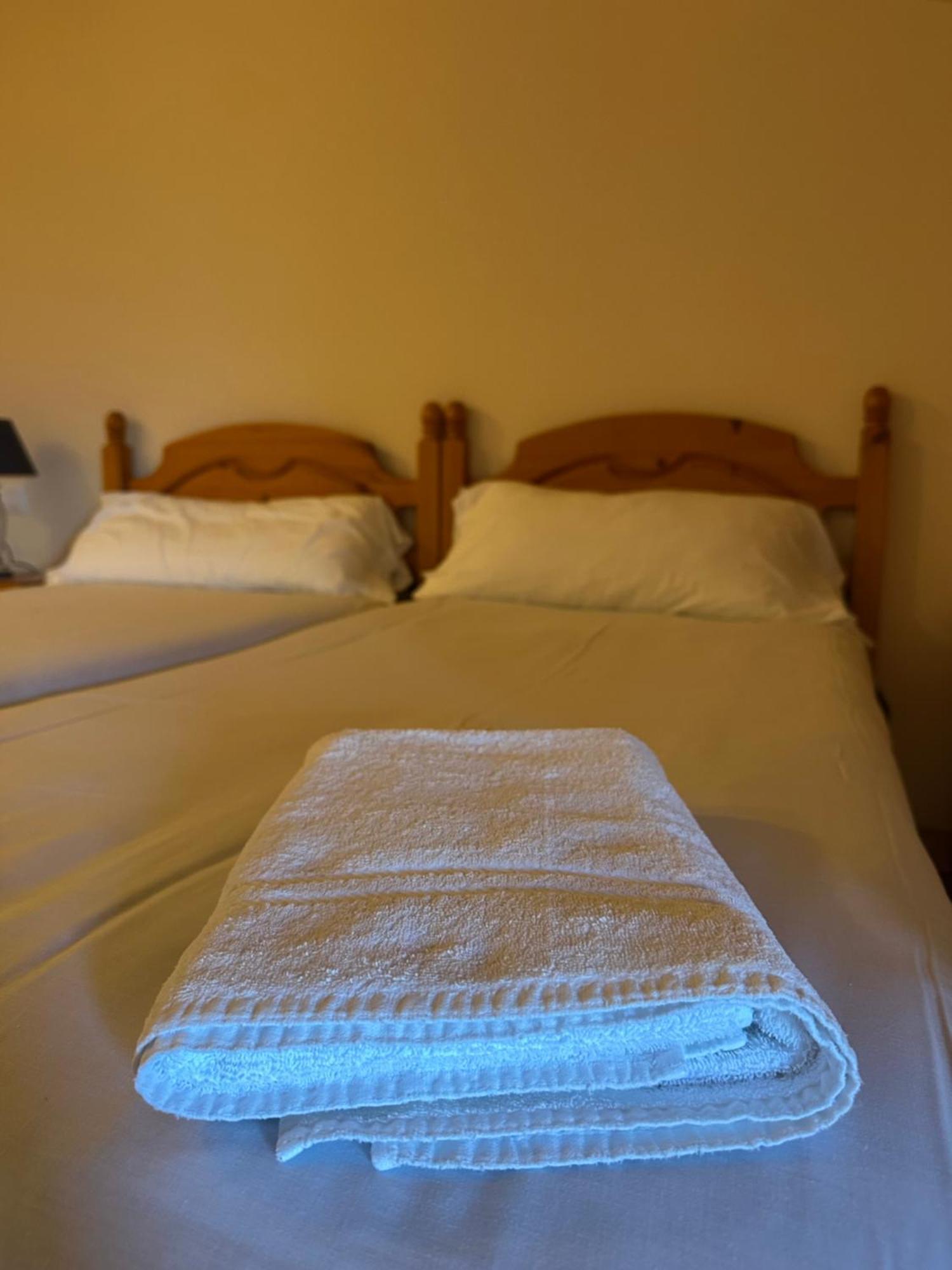 Santuari Mare De Deu Del Mont Restaurant-Hostatgeria Hotel Beuda Eksteriør billede